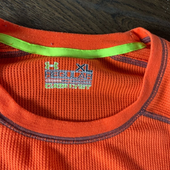 Men’s under armour orange xl thermo long sleeve - Picture 2 of 2
